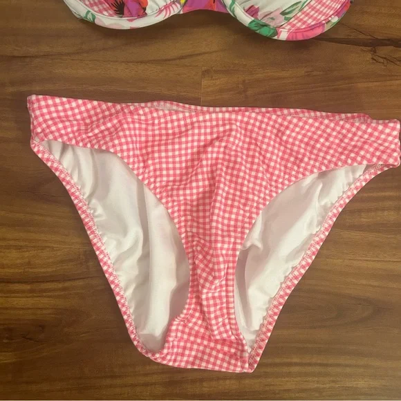 VENUS Pink Gingham 8/10 Swimwear Bikini top and Two sets of Bottoms - Picture 5 of 13